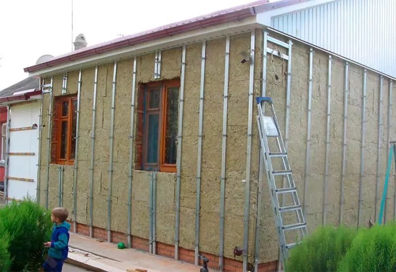 обрешётка под сайдинг из металлопрофиля, утепление под сайдинг, утепление каркасного дома снаружи под сайдинг, утепление деревянного дома снаружи минватой под сайдинг, утеплитель под сайдинг