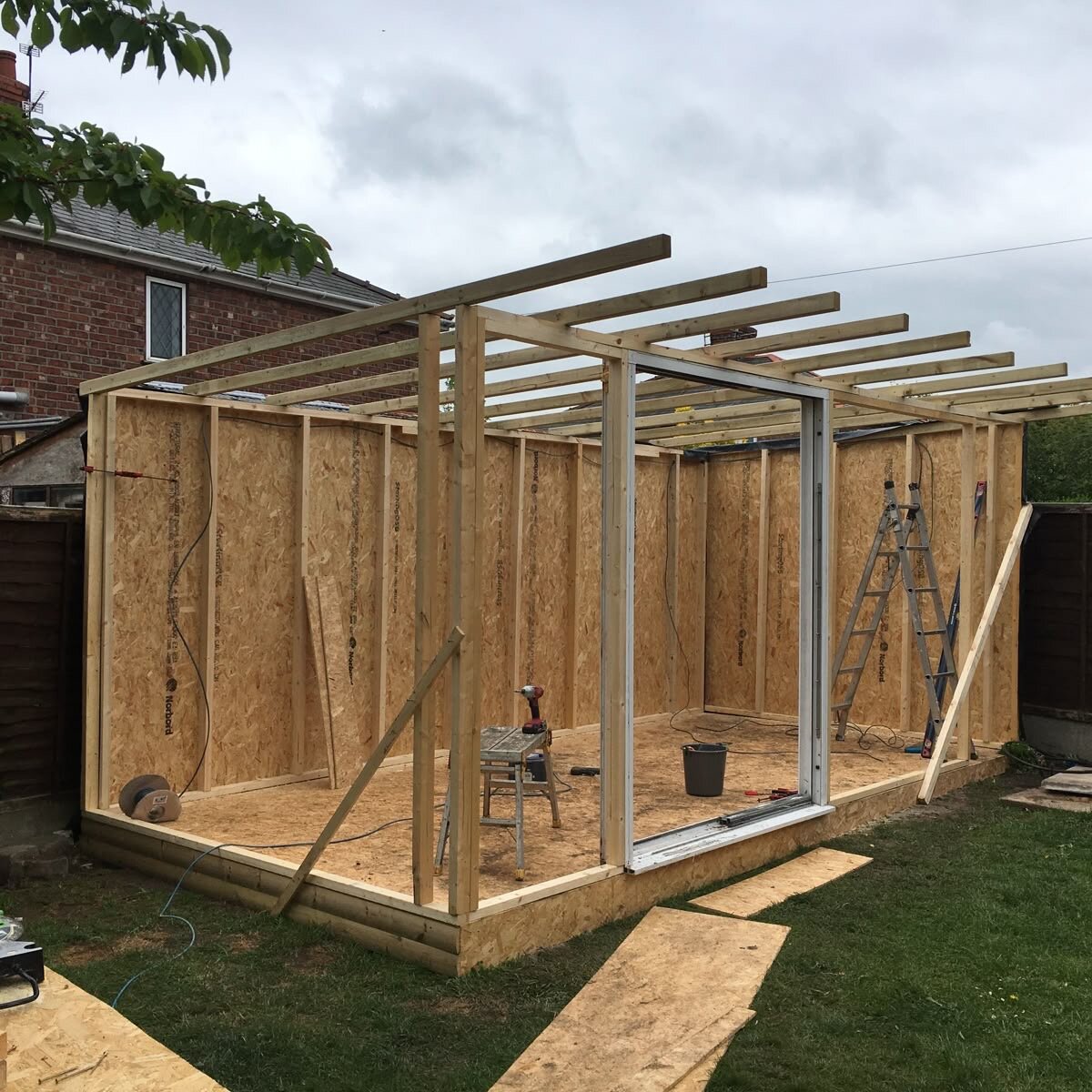 сарай 2х2 с односкатной крышей, каркасный сарай с односкатной крышей 2.5 х 2,5, хозблок 5х4 односкатной, хозблок с односкатной крышей металл, сарай с односкатной крышей 3х6