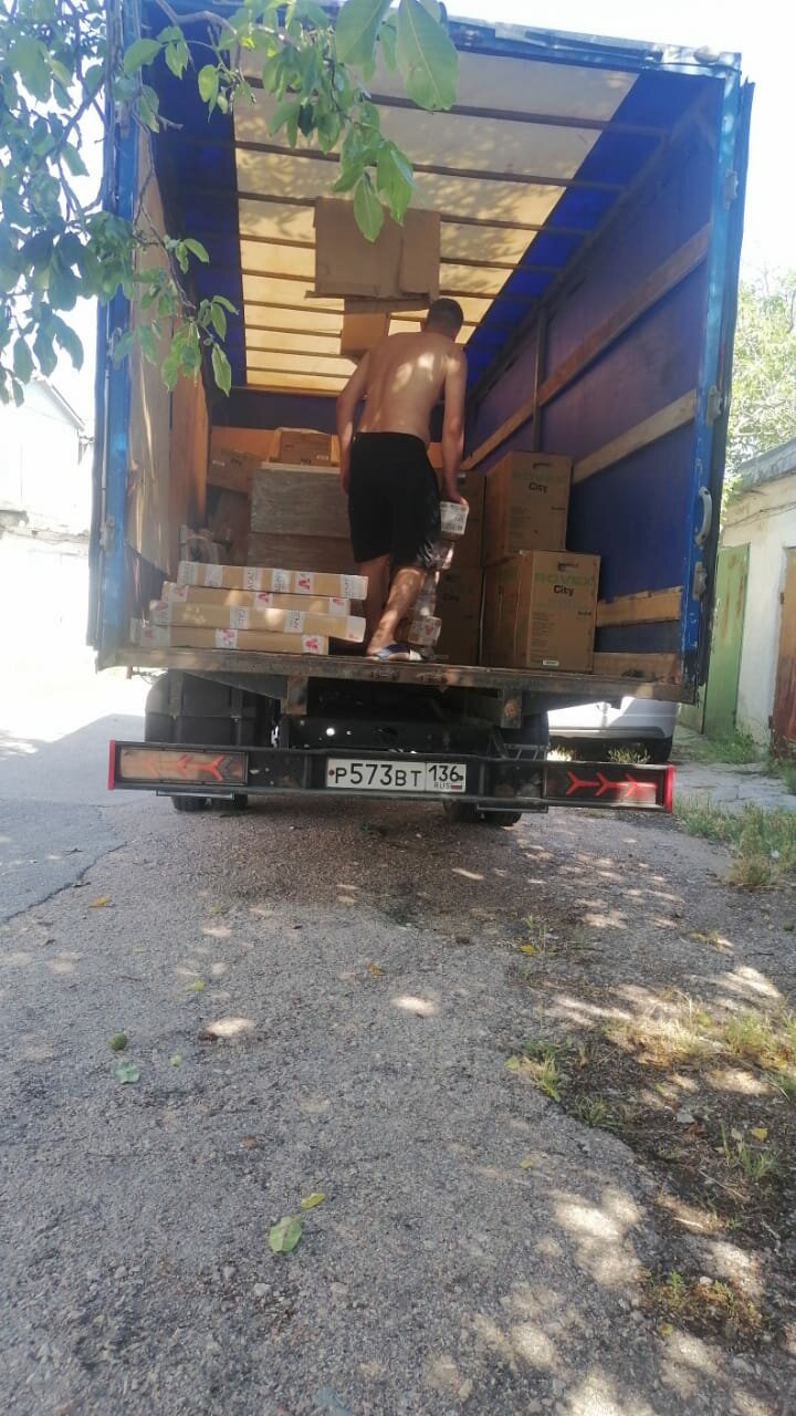 разгружают газель, грузоперевозки газель грузчики, газель для перевозки, газель с грузчиками, грузоперевозки переезды