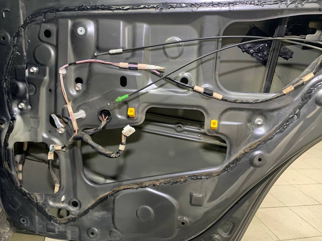 шумоизоляция дверей toyota camry v40, шумоизоляция дверей, киа рио 4 виброизоляция дверей, правильная шумоизоляция дверей автомобиля, шумоизоляция дверей автомобиля
