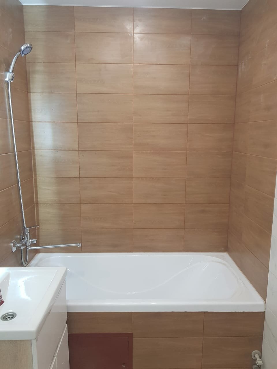 отделка ванной, плитка под дерево в ванной, ванная комната, ремонт ванной, интерьер