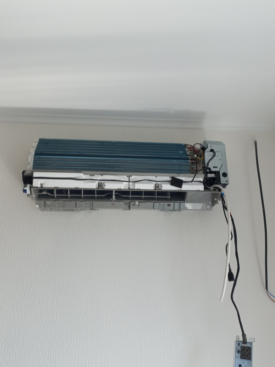 кондиционер внутренний блок, кондиционер, монтаж кондиционера, варианты установки кондиционера, установленный кондиционер