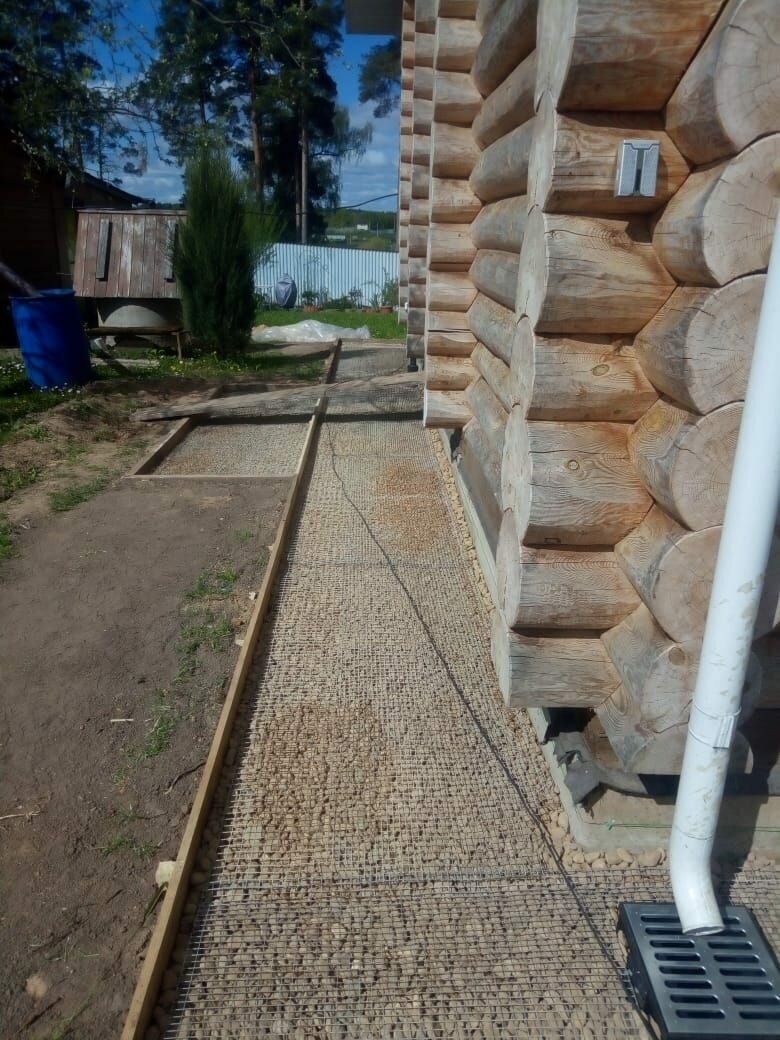 отмостка дома, отмостка вокруг дома, отмостка из бетона, отмостка, обустройство отмостки вокруг дома