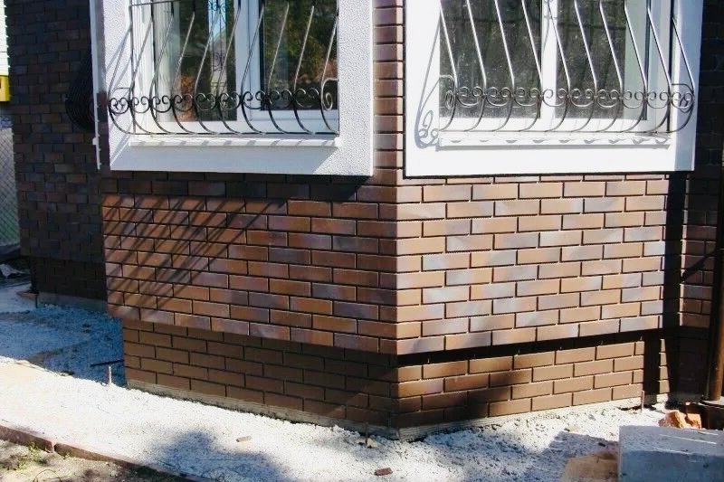 фасадная клинкерная плитка, фасадный кирпич, цоколь кирпичного дома, фасадные термопанели с клинкерной плиткой, облицовка цоколя дома