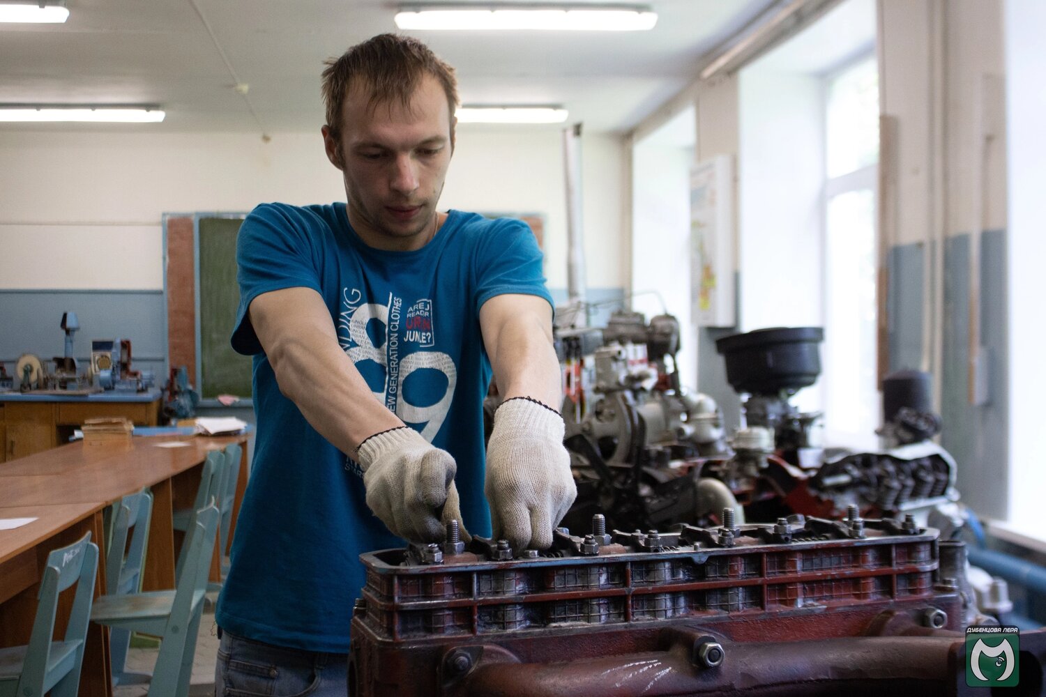 автомеханик, слесарь, мужчина, слесарь по ремонту автомобилей, слесарь по ремонту