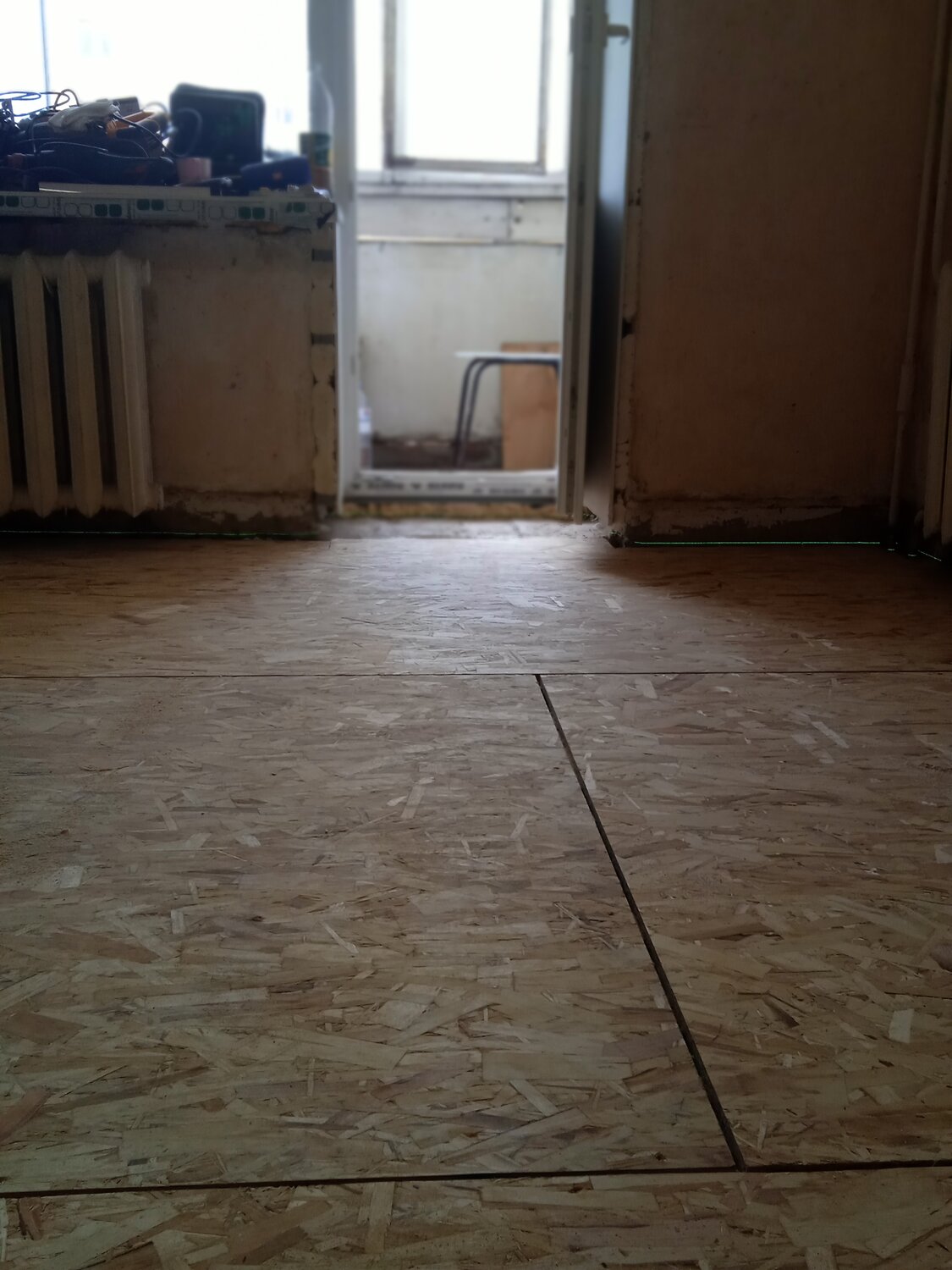 ламинат, укладка пола, пол из осб плиты, осб плита, покрытие пола