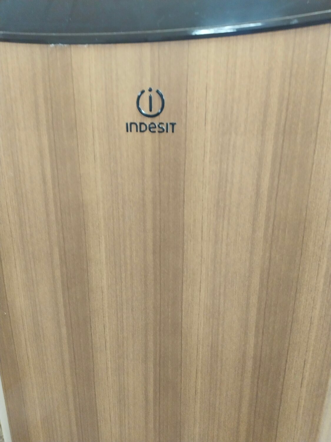 холодильник indesit, indesit tt 85, indesit, холодильник indesit под дерево, однокамерный холодильник indesit tt 85
