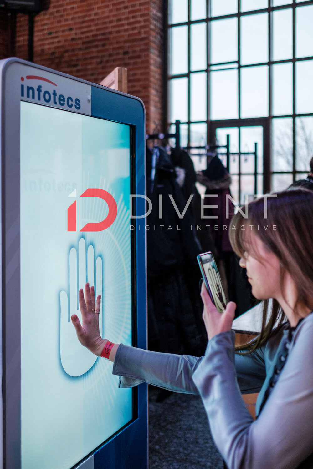 мультимедийный гид, дворец госуслуг на вднх, digital signage, interactive, современные платежные технологии