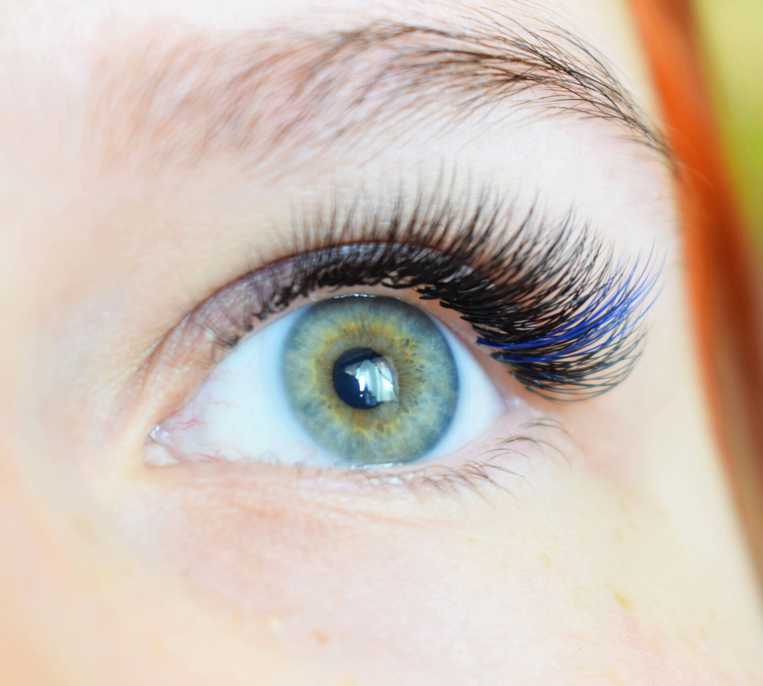 цветные ресницы наращивание, модель на наращивание ресниц, наращивание ресниц, длинные ресницы, ресницы