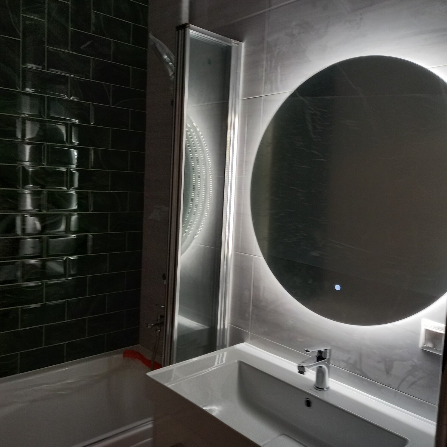 зеркала с подсветкой для ванной, зеркало настенное с подсветкой, ванная комната зеркало, зеркало в ванную, круглое зеркало в ванную