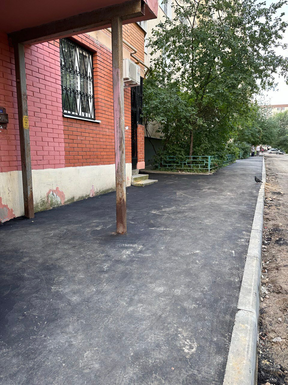 асфальтирование, асфальтирование двора частного дома, асфальтирование дворов, асфальтирование площадок, асфальт во дворе частного дома