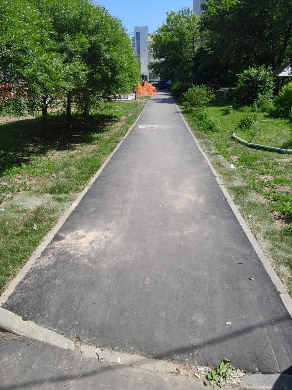 тротуары, двор, пешеходные дорожки, здание, улица