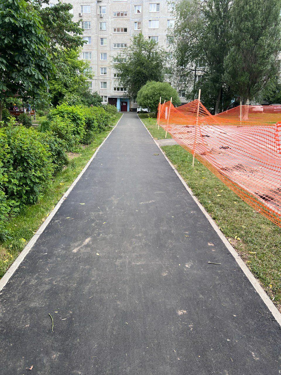 двор, асфальт, асфальтирование дворов, новый асфальт, дворовая территория