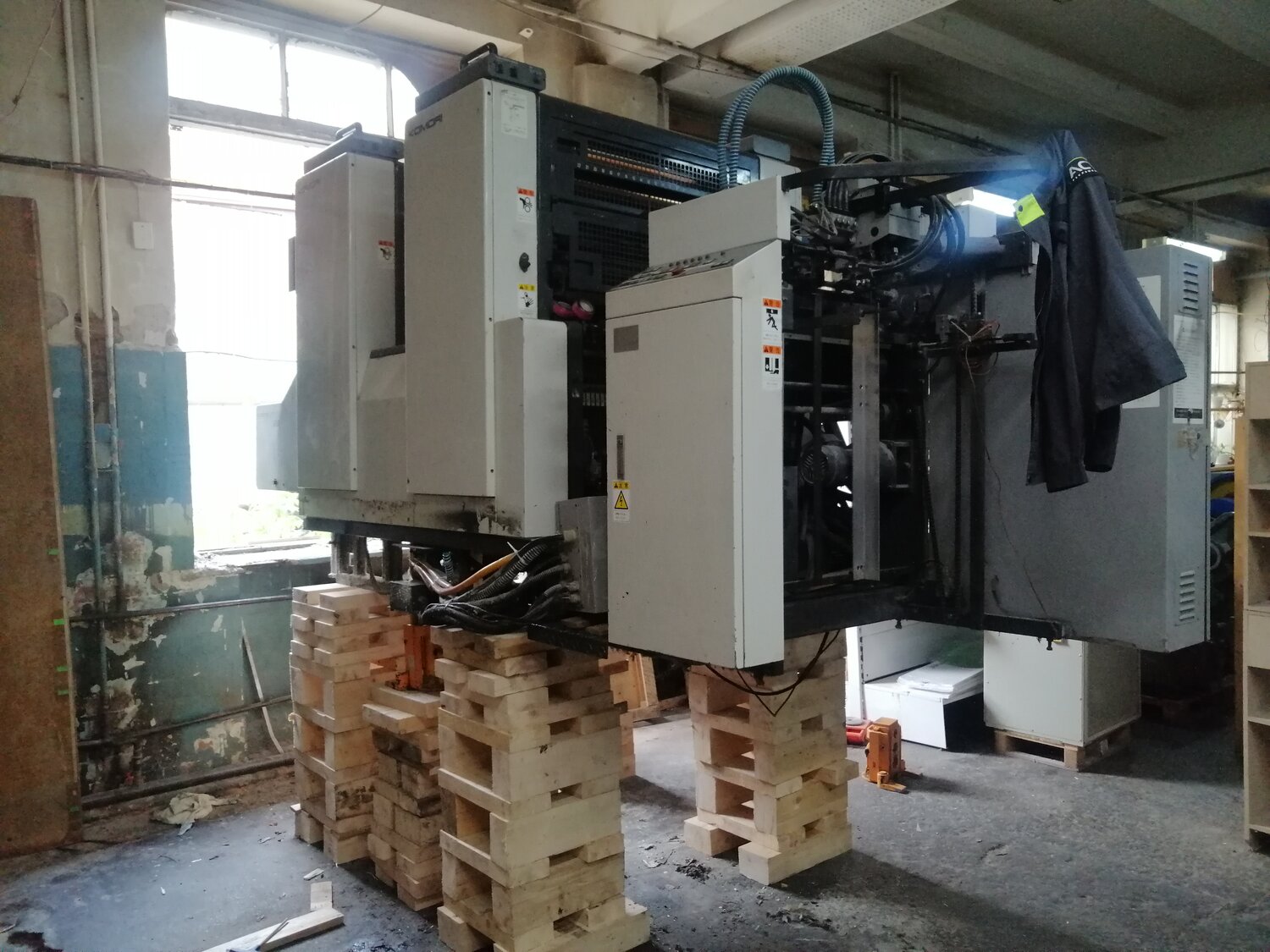 вертикально фрезерный станок с чпу, фрезерный станок с чпу, обрабатывающий центр с чпу, печатная машина, промышленные машины