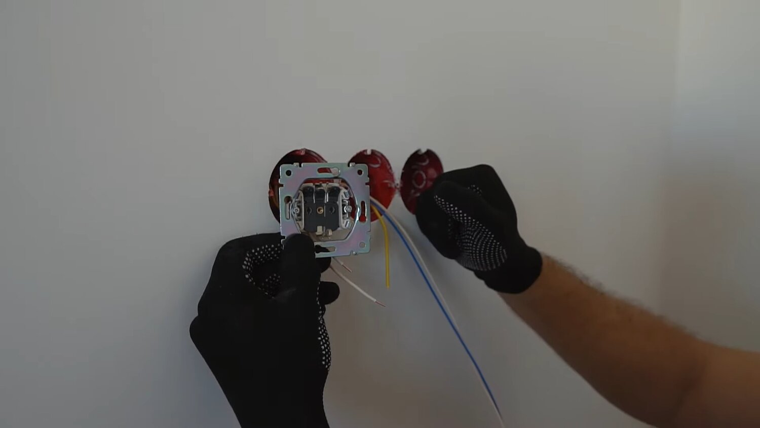 Инструменты для монтажа бра