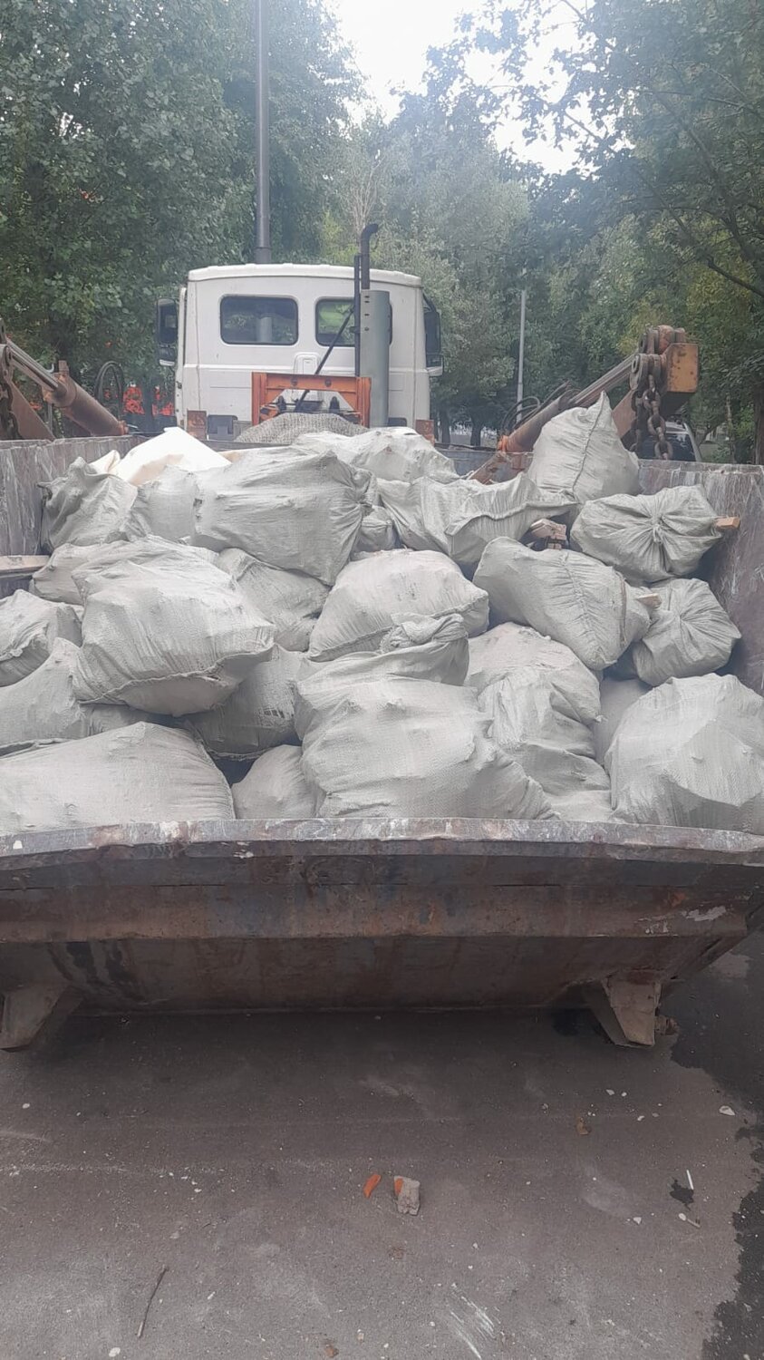 Вывоз мусора в Москве: 120 водителей мусоровоза со средним рейтингом 4. ...