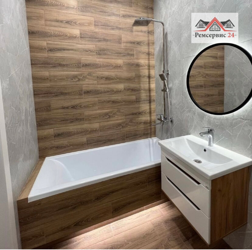 дизайн интерьера, ванная комната, ванная плитка под дерево, ванна, отделка ванной