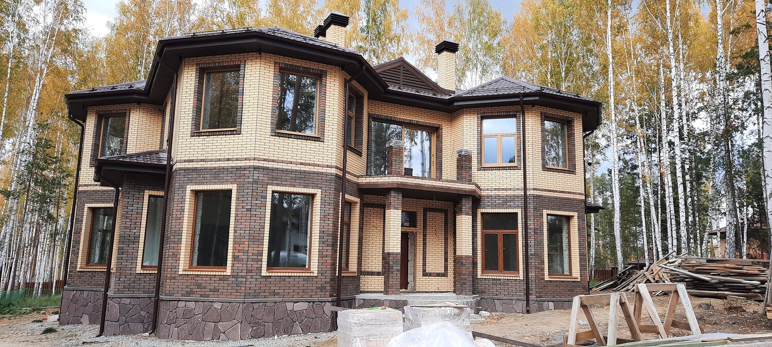 облицовочный кирпич дома, строительство загородного дома, загородный дом, коттедж, кирпичный коттедж