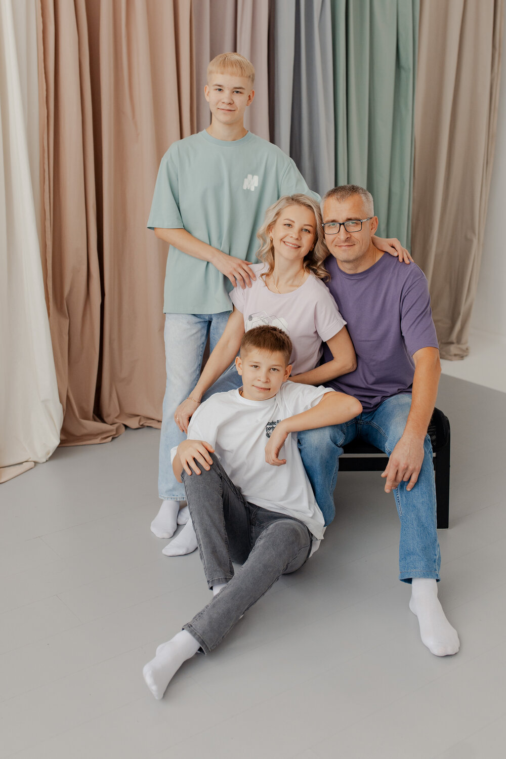 человек, семья, семейная фотосессия, семейная фотосессия в студии, семейный
