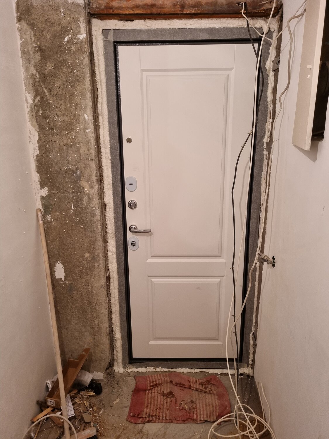 дверь, проем входной двери, отделка откосов входной двери, установка входной двери, откосы для входной двери