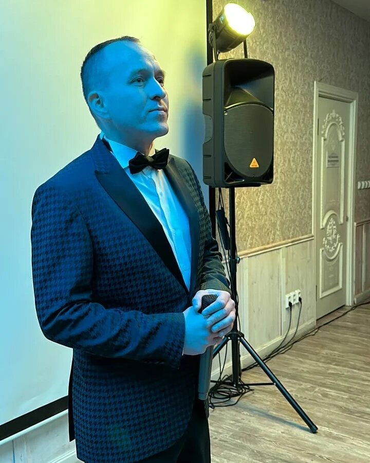 мужчина, ведущий, певцы, человек, ведущий на свадьбу