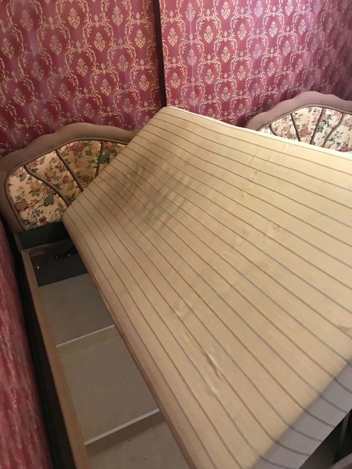кровати, кровать бу, кровать даром, кровать с матрасом, спальная кровать