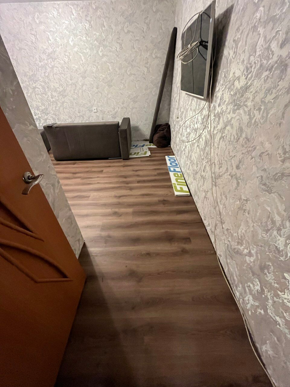 линолеум, ламинат, квартира, линолеум таркетт, темный линолеум