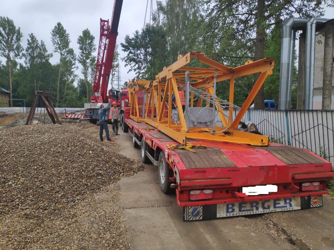 полуприцеп панелевоз нами 790, панелевоз полуприцеп низкорамный, полуприцеп фермовоз, полуприцеп панелевоз, кран