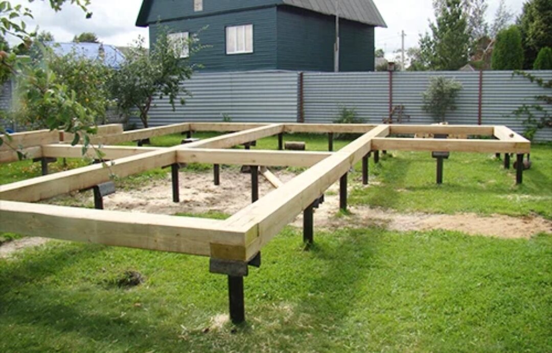 свайный фундамент, винтовые сваи под брус 100х100, винтовые сваи для фундамента, фундамент на сваях, обвязка фундамента на винтовых сваях