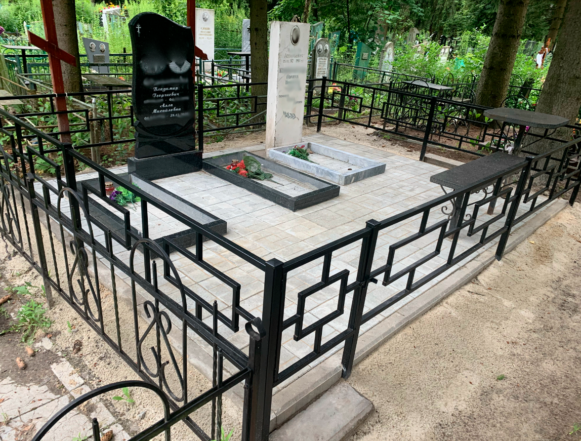 мраморный памятник, могила на кладбище, памятник, обустройство могил, обустроить могилу