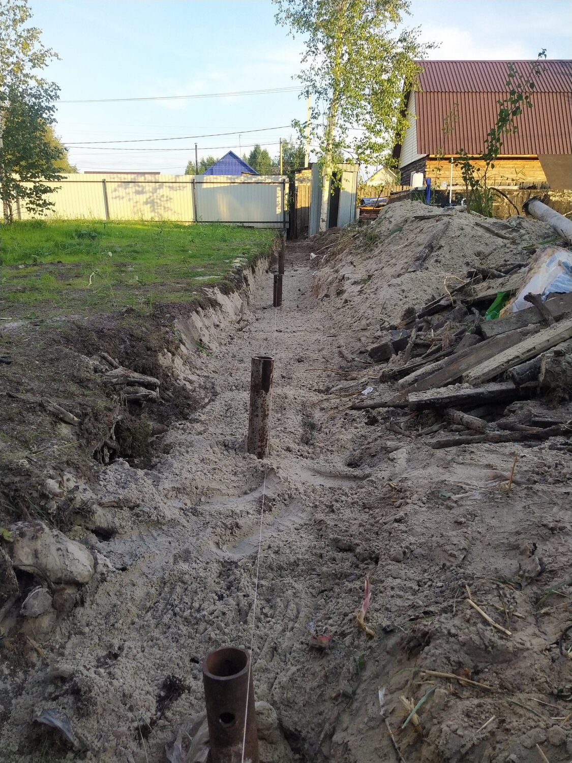 траншея под фундамент, высокий уровень грунтовых вод, водоснабжение, грунтовые воды на участке, скважины