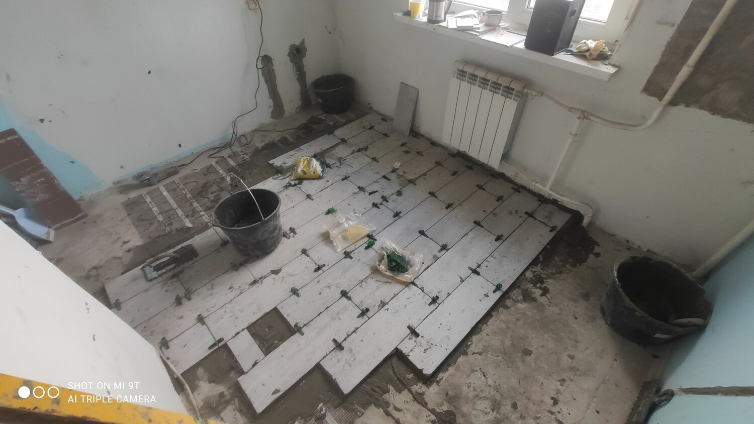 плитка укладка, укладка плитки на пол, укладка керамической плитки, укладка кафеля, демонтаж плитки с пола