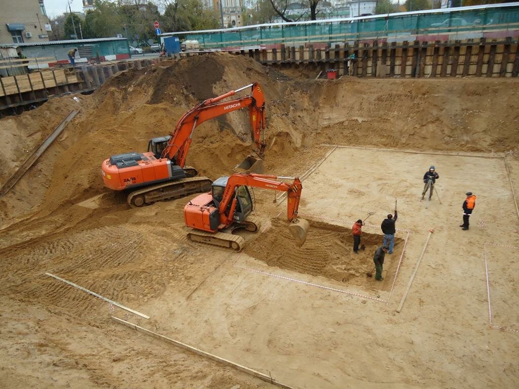 строительная площадка котлован