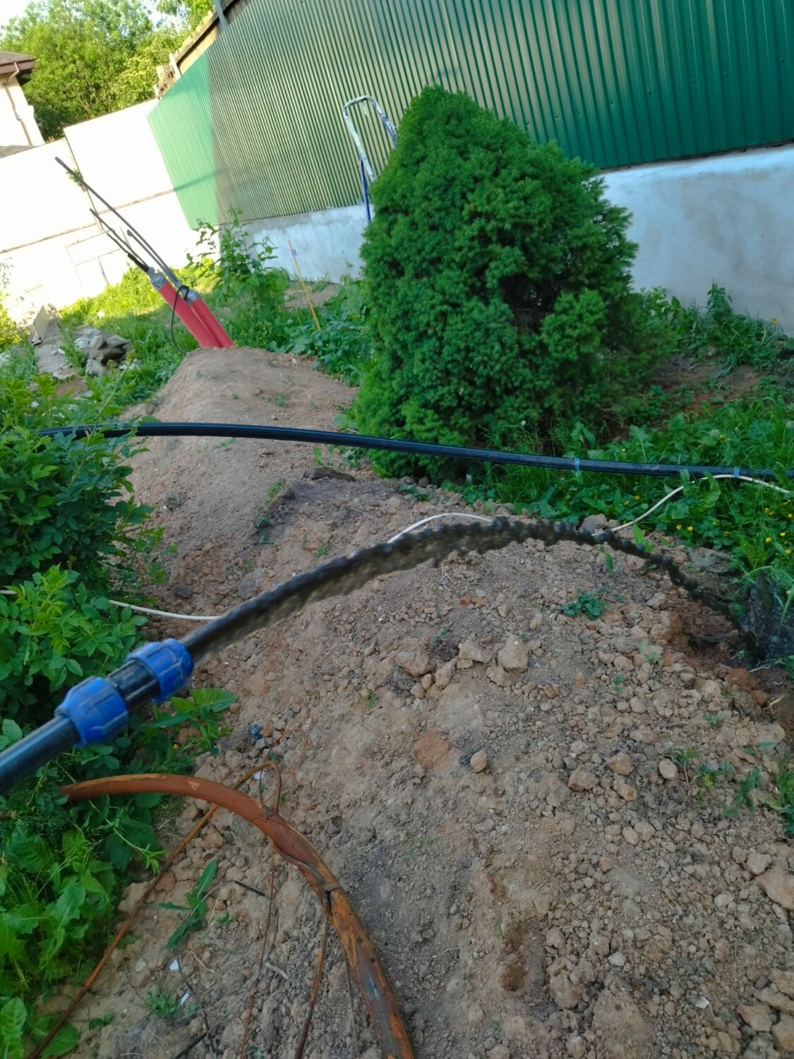 водопровод для полива на даче, водопровод на даче, скважина на воду, абиссинская скважина, летний водопровод на даче