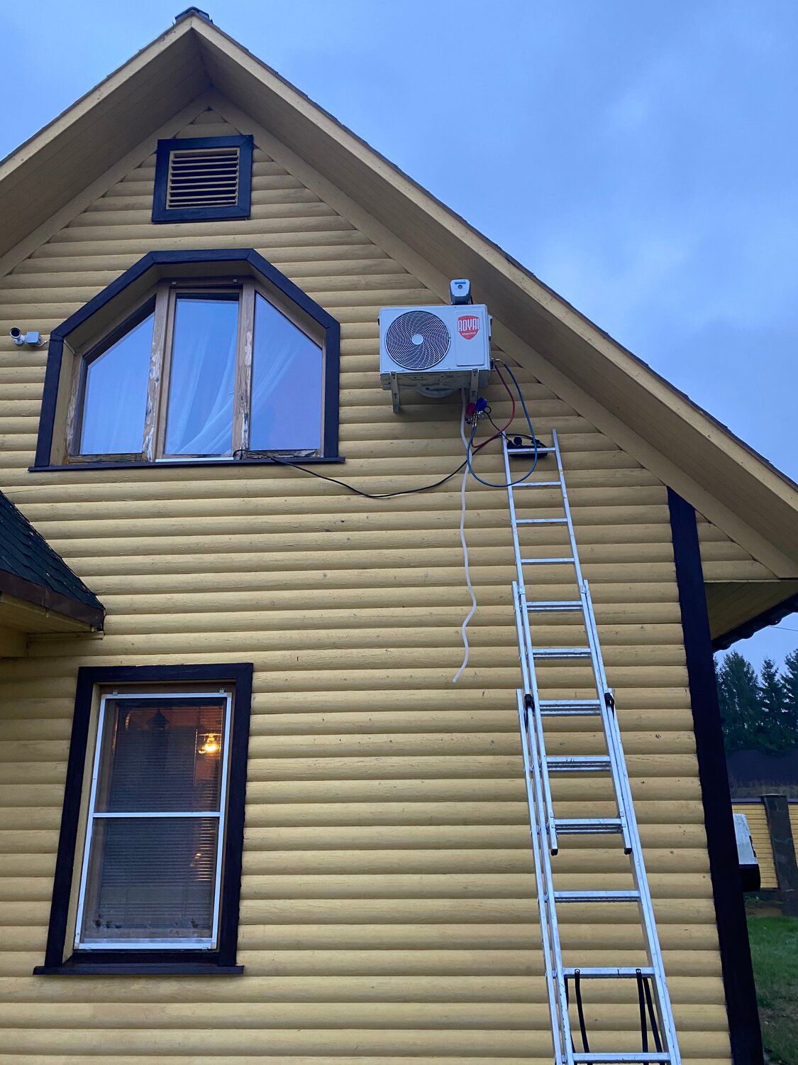 монтаж кондиционера на сайдинг, кондиционер монтаж, кондиционер, установка кондиционера, кондиционер в дом