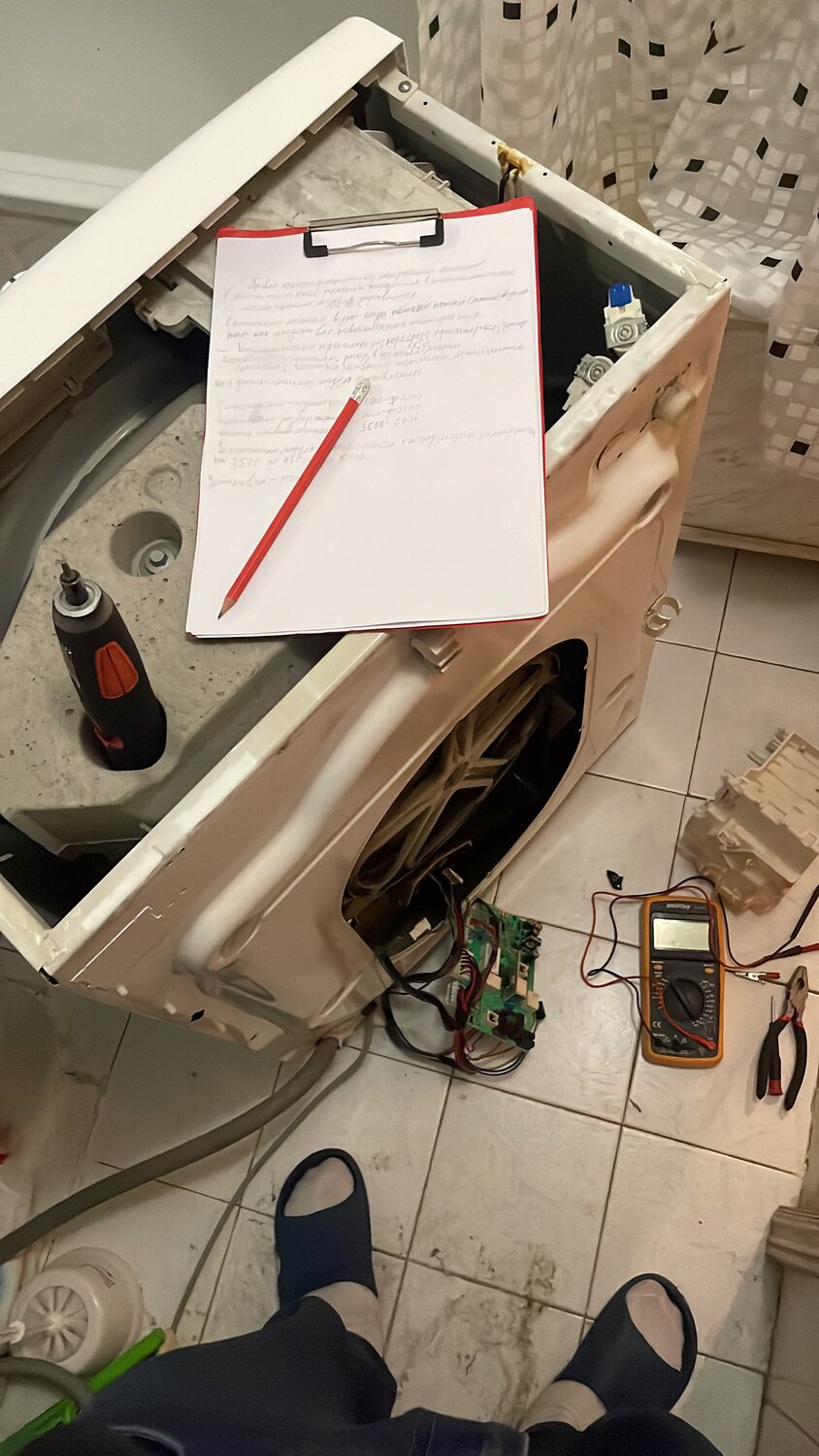 разобранная стиральная машина, ремонт стиральной машины, разбор стиральной машины, мастер по ремонту стиральных машин, модуль стиральной машины