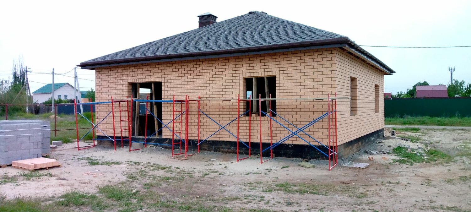 строительство загородного дома, дом кирпичный, дом, одноэтажный дом, дом коттедж