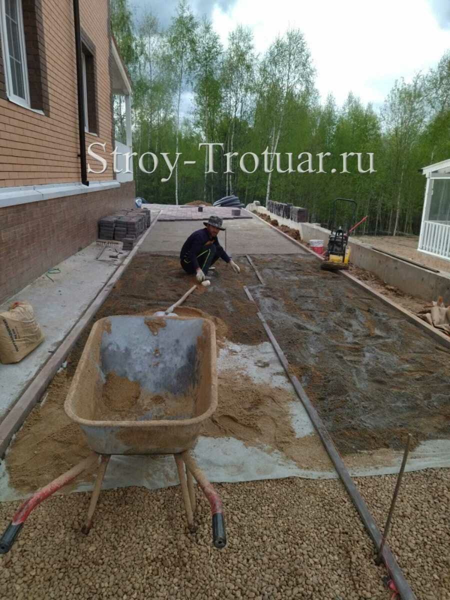 Услуги по укладке тротуарной плитки на сухую смесь