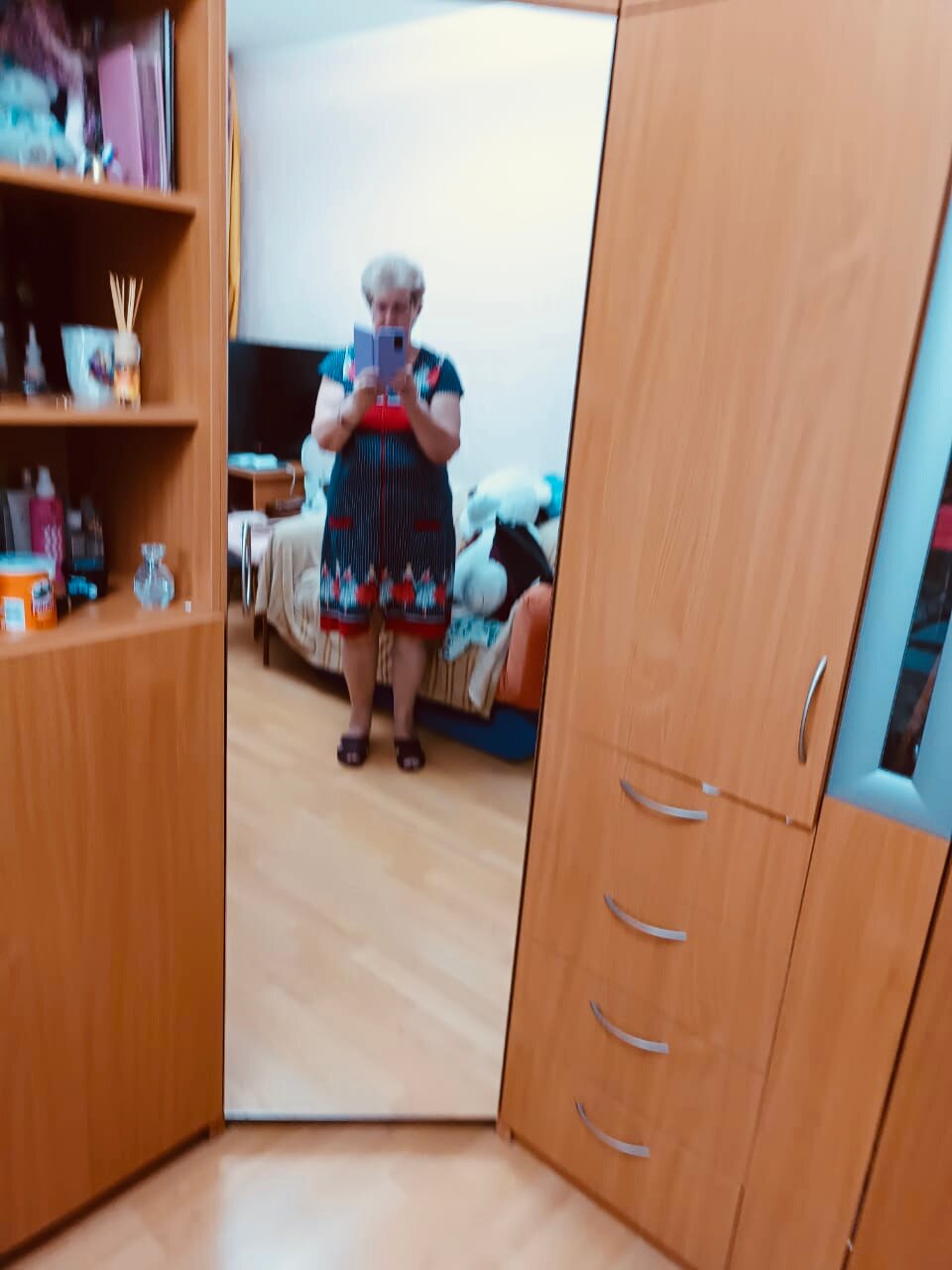 мебель, бабушка, квартира, человек, женщина