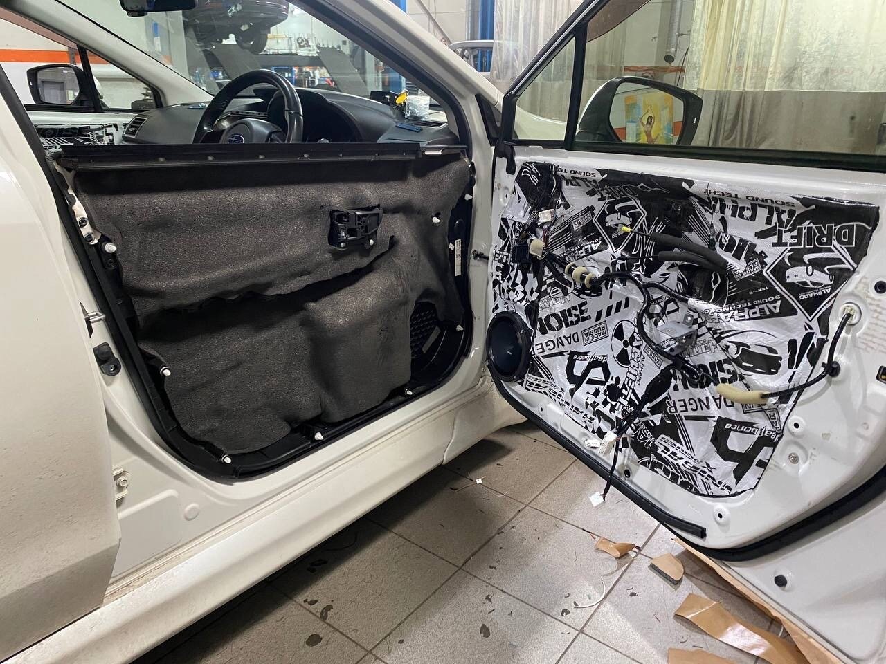 шумоизоляция дверей тойота королла, правильная шумоизоляция дверей автомобиля stp, шумоизоляция автомобиля веста седан, шумоизоляция дверей авто, шумоизоляция kia rio 4