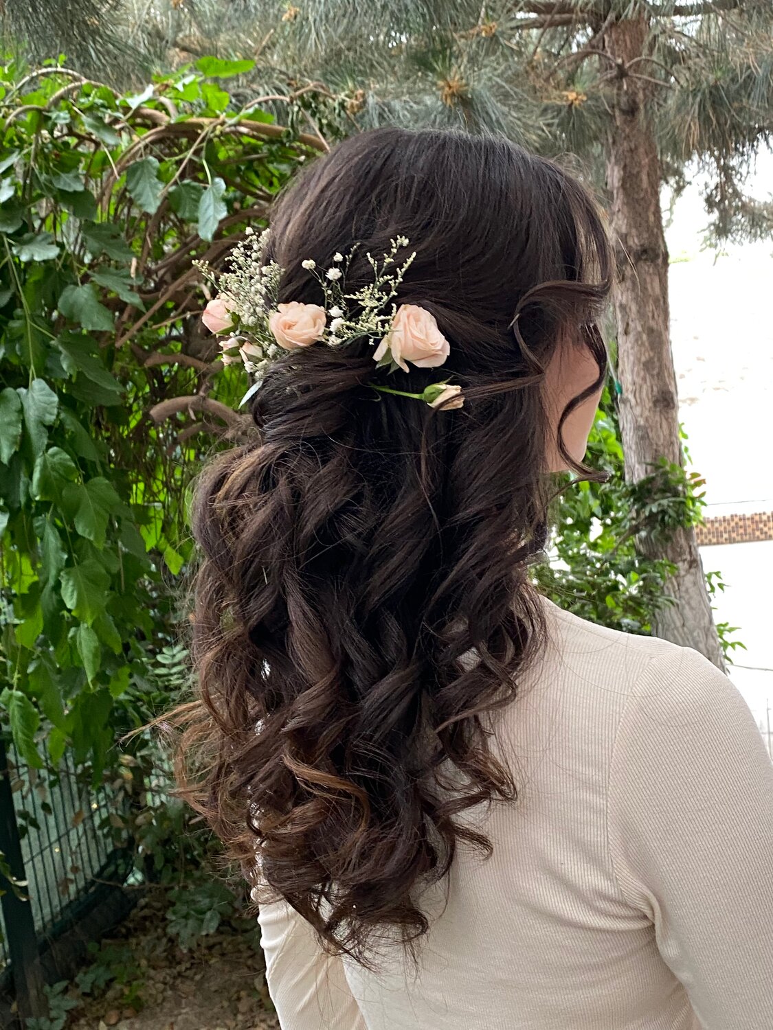 прически с завитыми волосами, локоны прическа, прически с цветами с распущенными волосами, прически на выпускной, причёски распущенные волосы