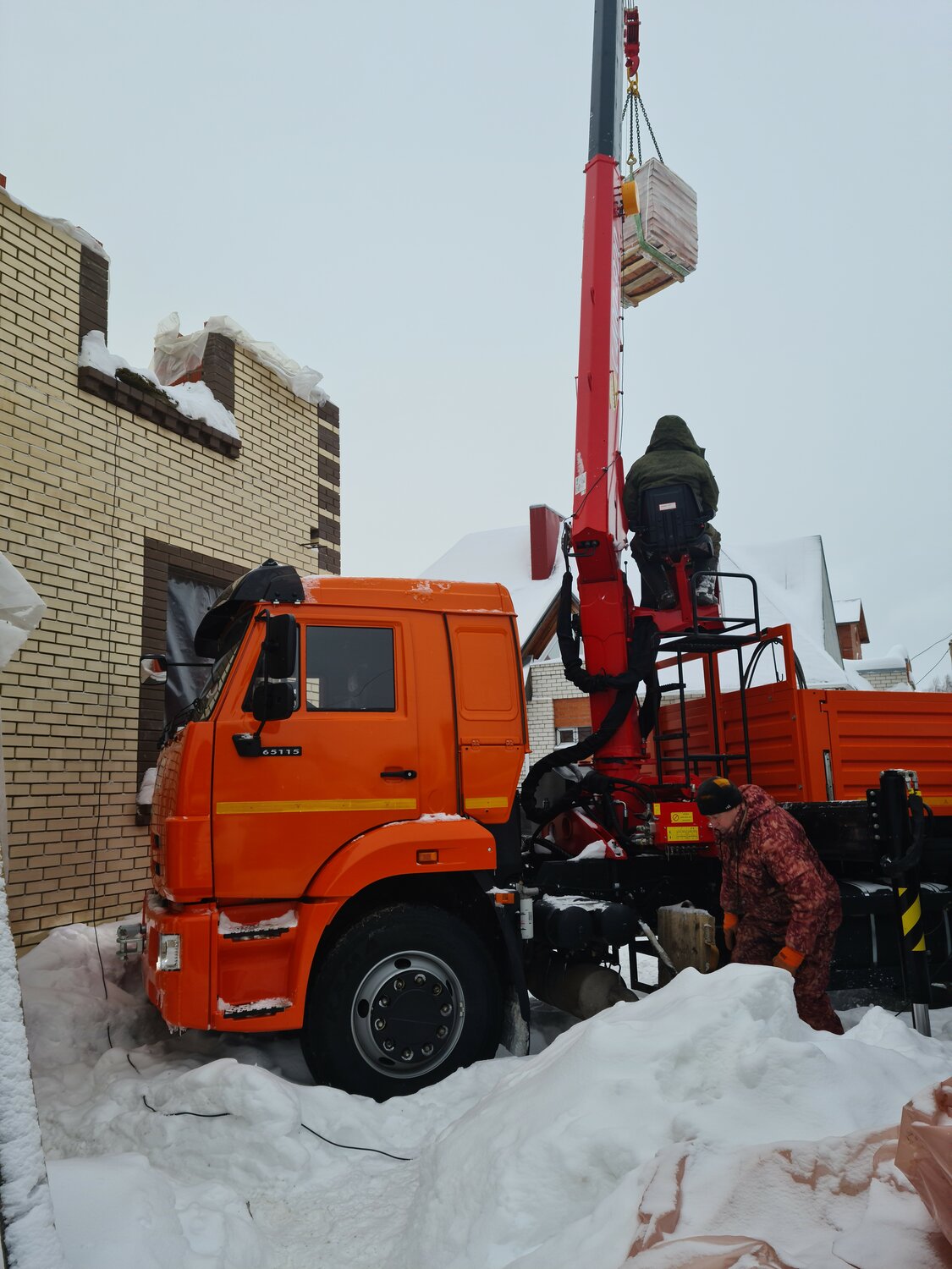 камаз 43118 с кму, кму камаз, манипулятор камаз, камаз манипулятор с буром, манипулятор на базе камаза