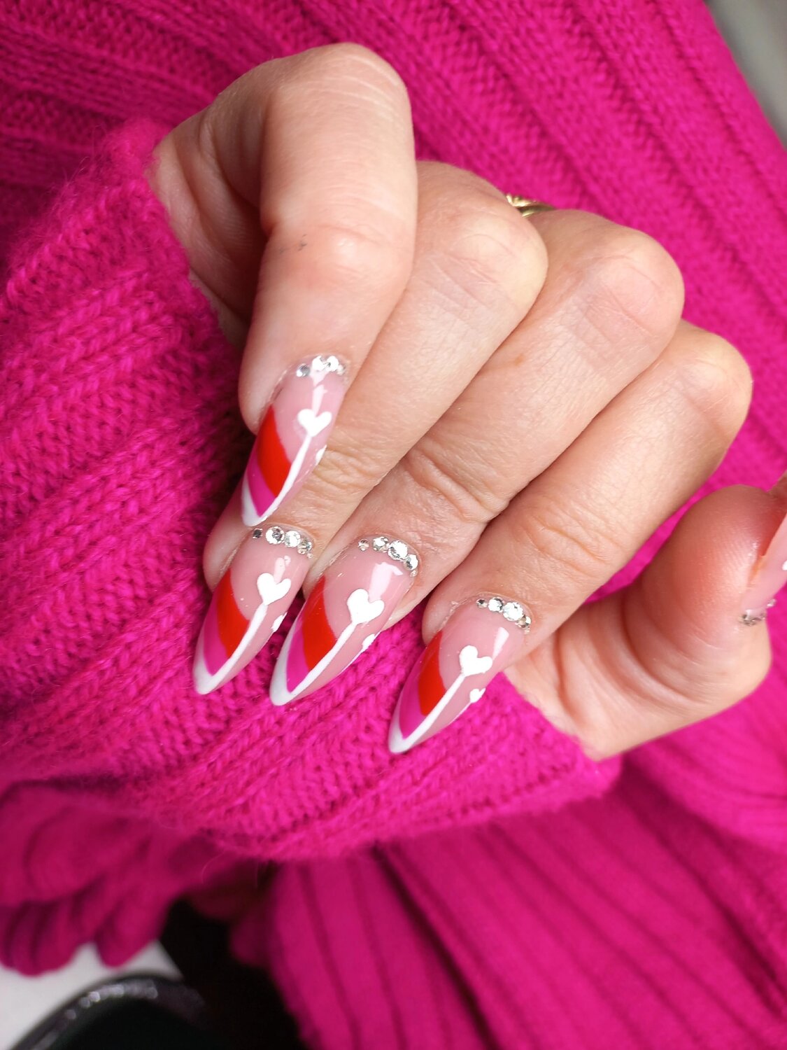 ногти, красивый ногти, ногти наращивание, красный френч на миндалевидных ногтях, дизайн ногтей