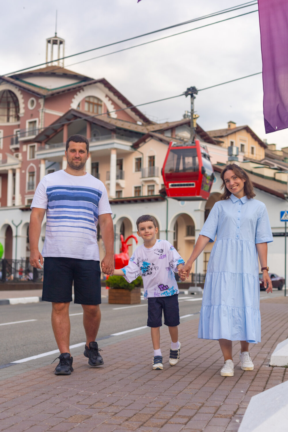 человек, ребенок, платье оверсайз, красивая семья, голубое платье