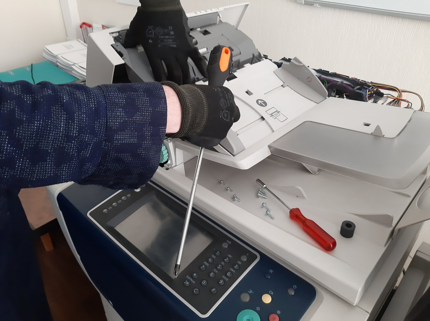 копир xerox workcentre 5330 (wc5330c_s) с тумбой, машина печатная цифровая ricoh pro c5200s, color laserjet cm3530fs, отвёртка для ремонта принтера hp, мфу