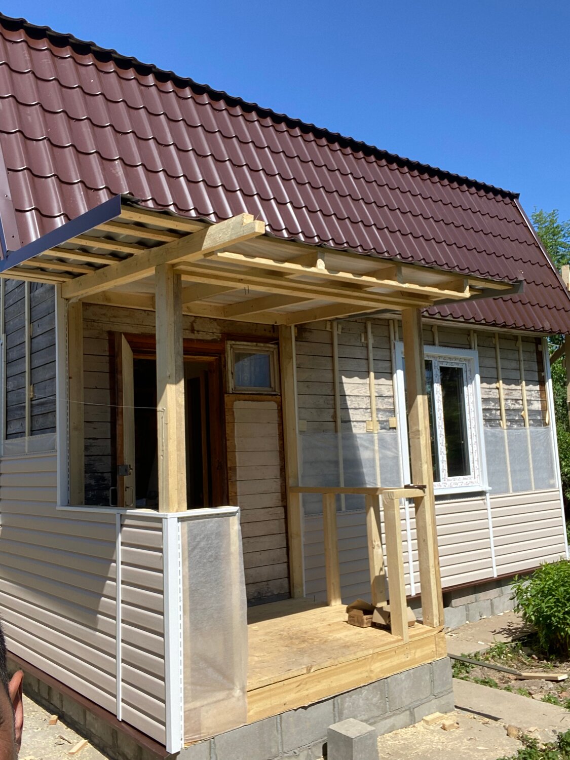 Монтаж кровли из металлочерепицы