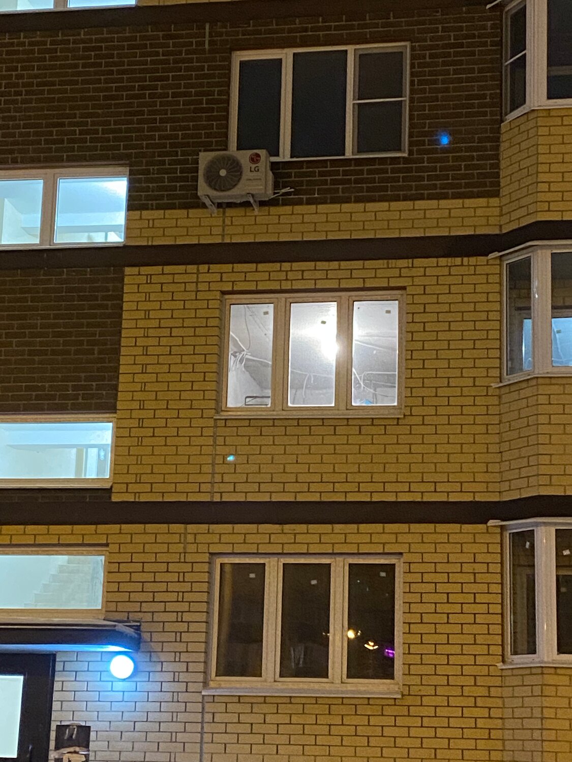 окно, остекление балконов, пластиковые окна в кирпичном доме, балкон окна, кирпичный дом