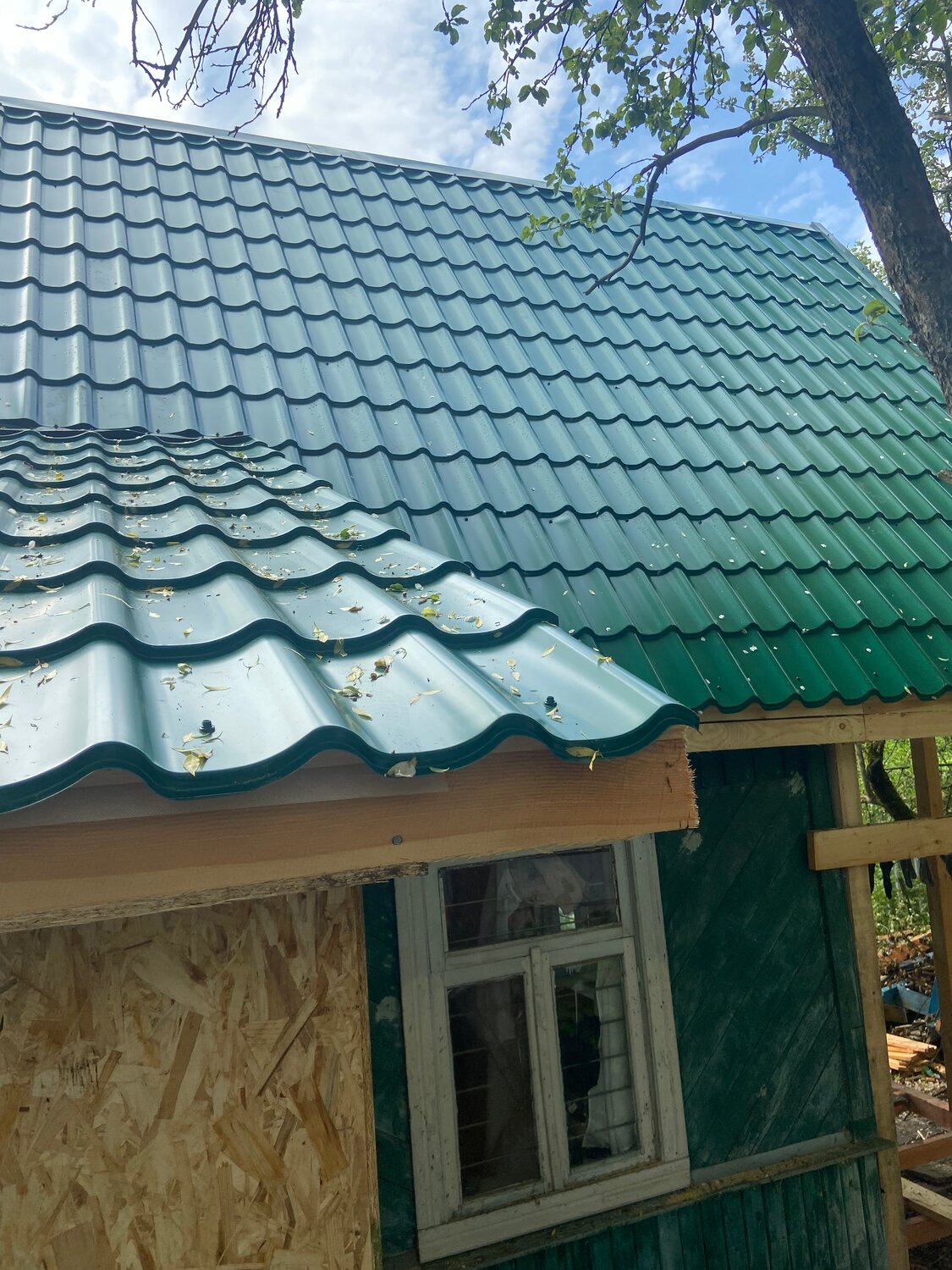 Монтаж кровли из металлочерепицы