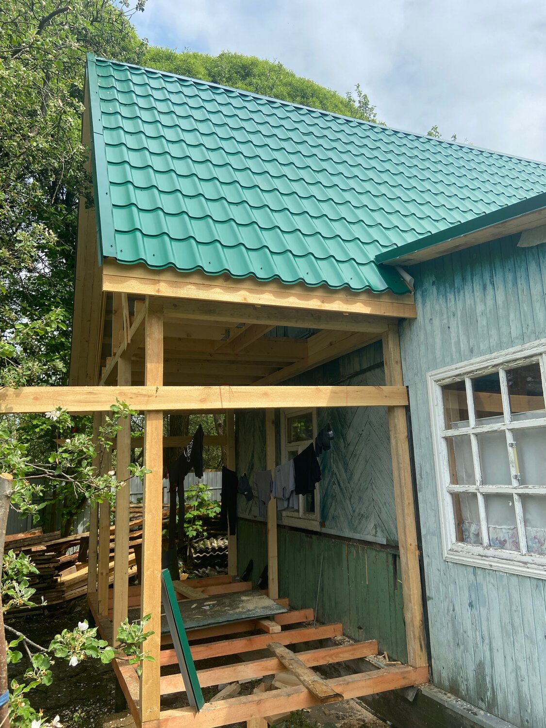 Монтаж кровли из металлочерепицы