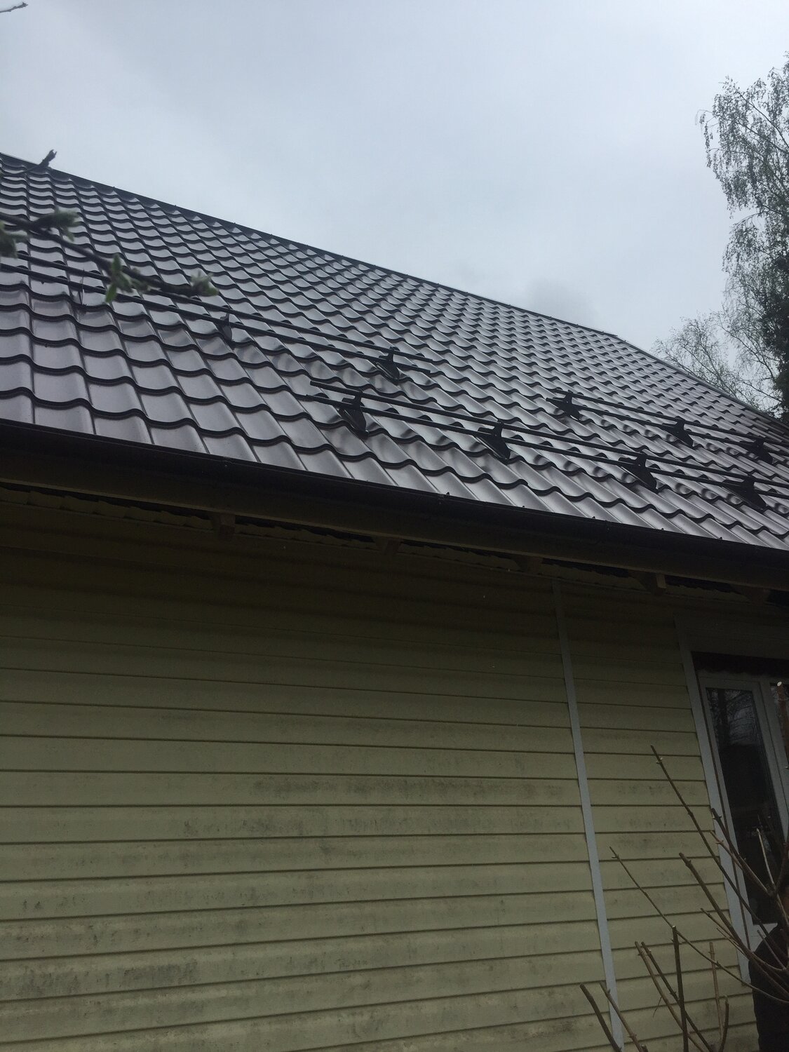 Монтаж кровли из металлочерепицы